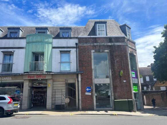 2 bed property, in Trinity Street, £155,000