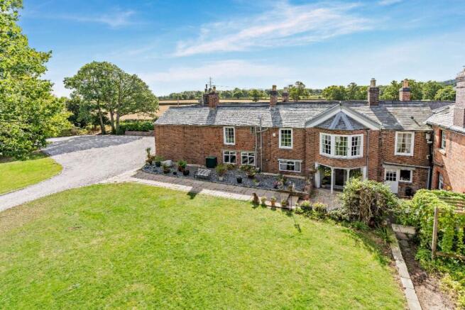 6 bed property, in Glascoed Road, £850,000