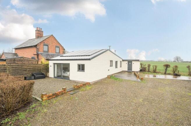2 bed property, in Bettisfield, £389,950