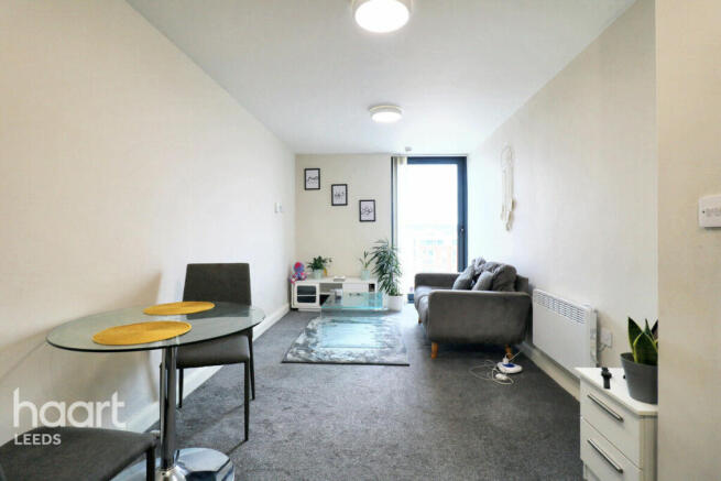 1 bed property, in Skinner Lane, £125,000