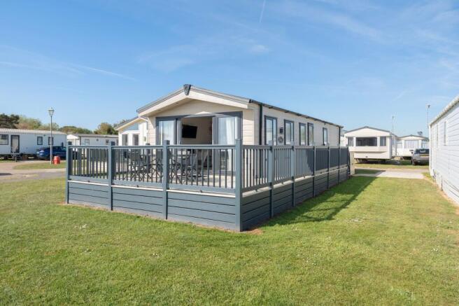 2 bed property, in Broadland Sands, £74,995