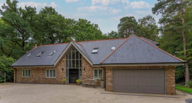 6 bed property, in Stoke Common Road, £1,350,000
