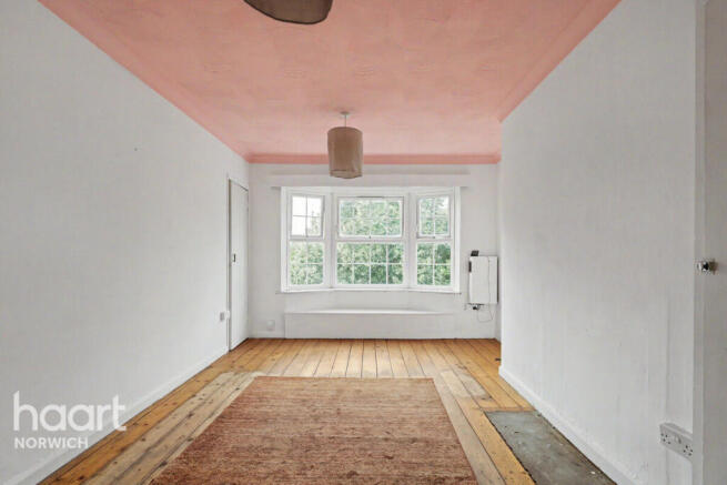 2 bed property, in Cowgate, £140,000
