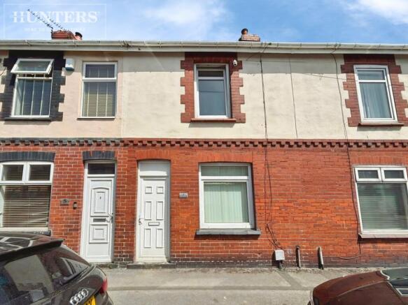 2 bed property, in Princess Street, £105,000