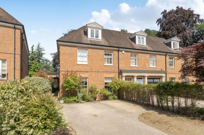 5 bed property, in Bereweeke Road, £1,650,000