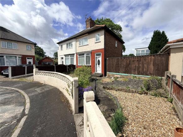 2 bed property, in Adcote Close, £110,000