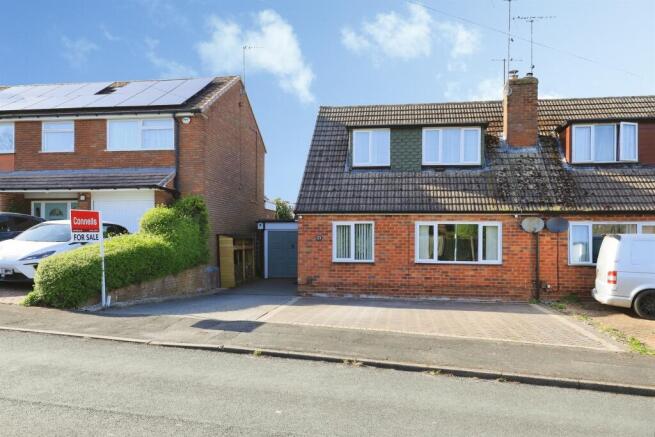 3 bed property, in Holmcroft Road, £280,000