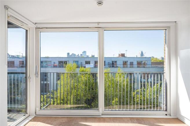1 bed property, in Hertford Road, £500,000