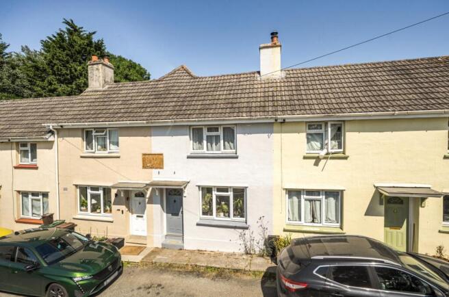 2 bed property, in South Street, £220,000