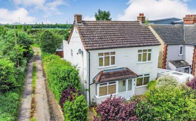5 bed property, in Bedford Road, £500,000