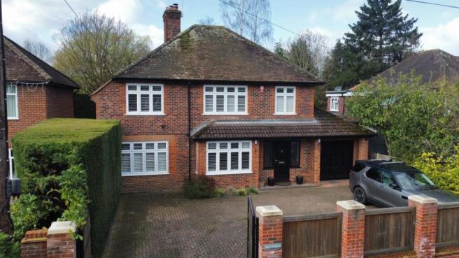 4 bed property, in Luddington Avenue, £1,150,000