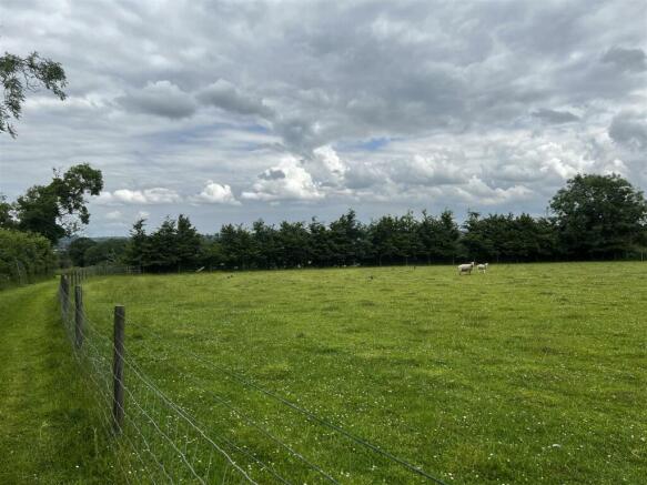 Land, in Land to the north of 14 Longcroft Lane, £500,000