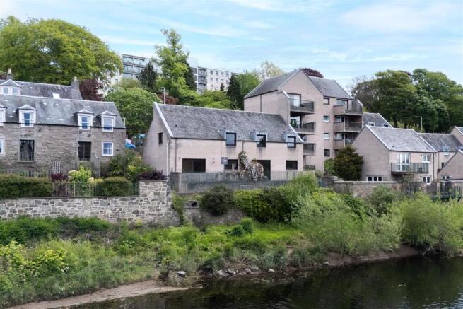 3 bed property, in 40 Commercial Street, £235,000