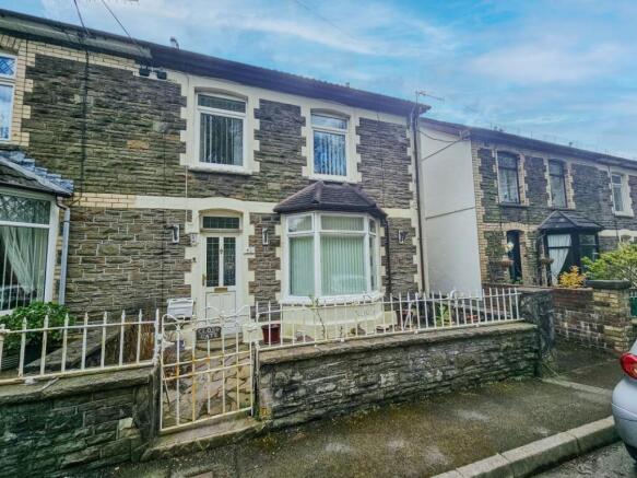 2 bed property, in 11 Park View, £99,000