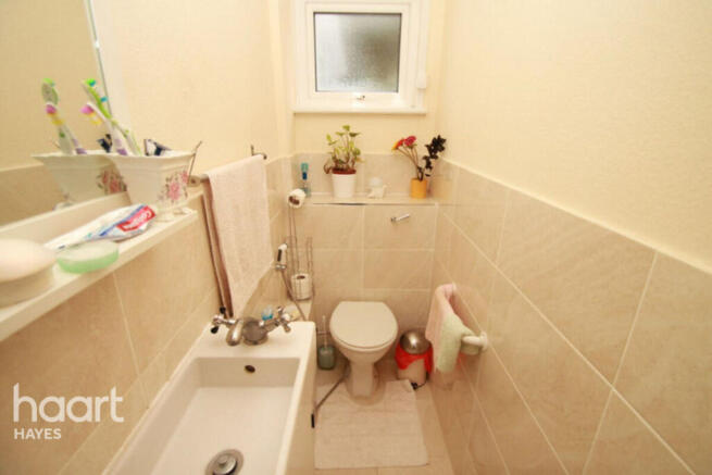 3 bed property, in Wood End Green Road, £525,000