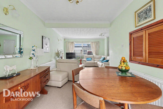 3 bed property, in Blackwood NP12, £230,000