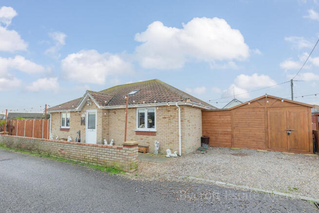 2 bed property, in The Glebe, £295,000