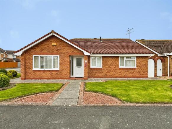 3 bed property, in Rhos Fawr, £340,000