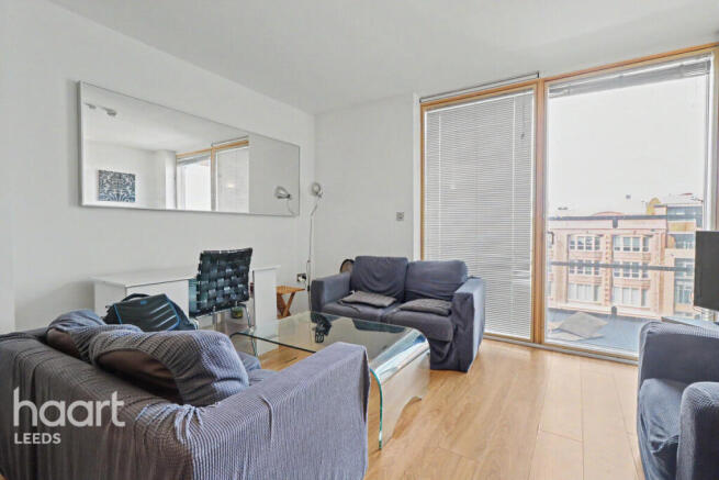 2 bed property, in Wellington Street, £200,000