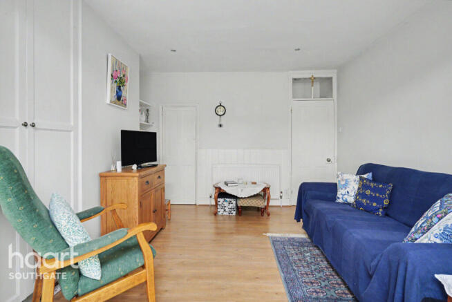 3 bed property, in Chelmsford Road, £600,000