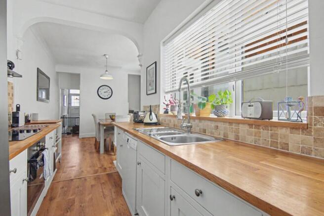 2 bed property, in Mickleton Road, £270,000