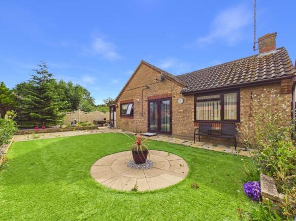 3 bed property, in Hoylake Drive, £335,000