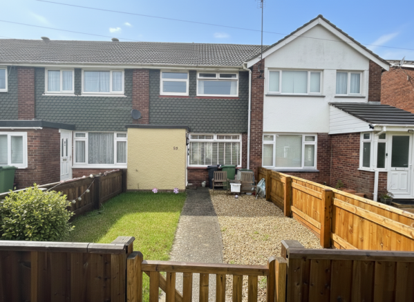 2 bed property, in Redhills, £235,000