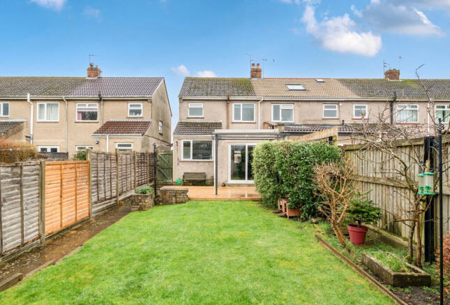 3 bed property, in Watermore Close, £350,000