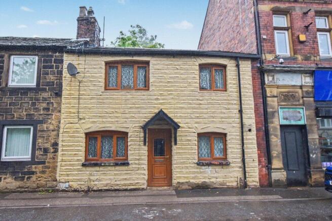 2 bed property, in Cross Lane, £160,000