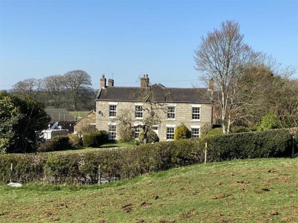 6 bed property, in Shaw House Farm, £550,000