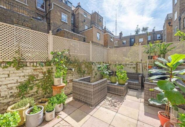 2 bed property, in Finborough Road, £700,000
