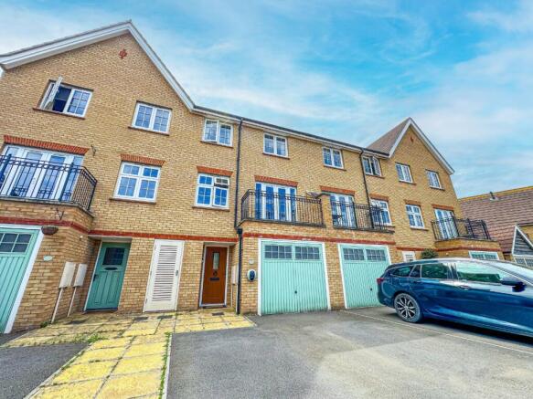 4 bed property, in Rossiter Close, £340,000