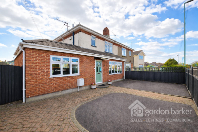 4 bed property, in Castle Lane West, £375,000