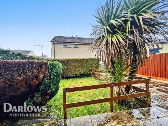 3 bed property, in Cypress Close, £100,000