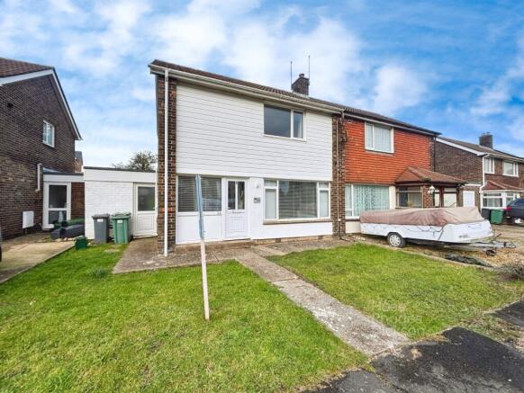 2 bed property, in Prior Crescent, £240,000
