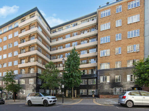 2 bed property, in Vicarage Gate, £795,000