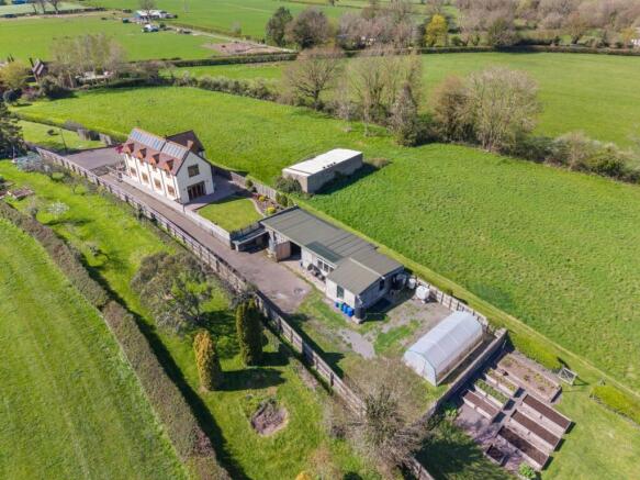 4 bed property, in Worlds End, £750,000