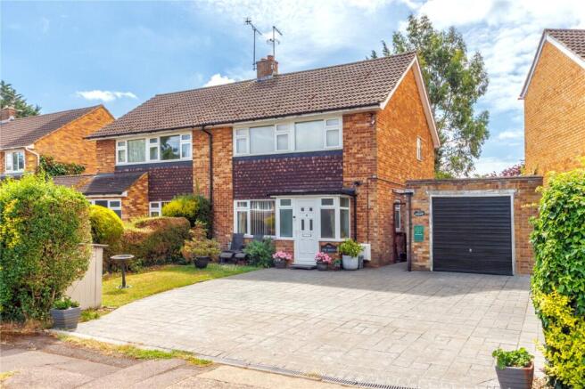 3 bed property, in Heyford Road, £742,500