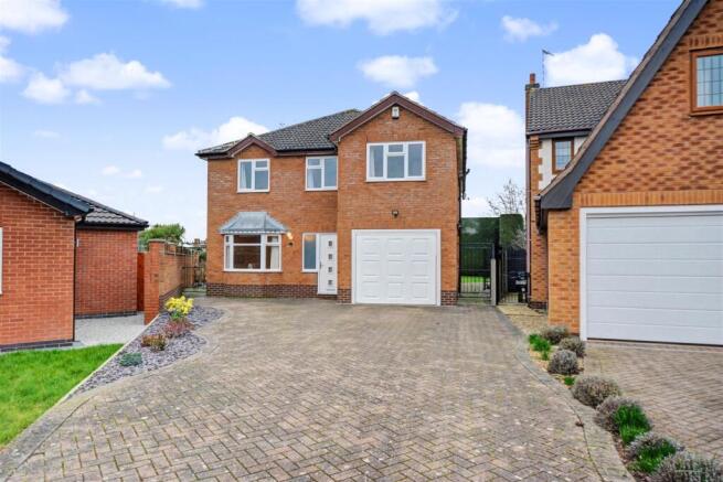 4 bed property, in Manorleigh, £725,000
