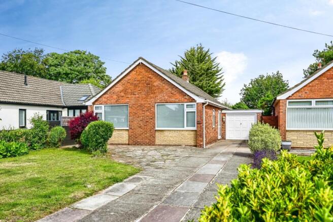 4 bed property, in Beechwood Drive, £375,000