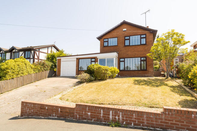 4 bed property, in Troon Way, £335,000