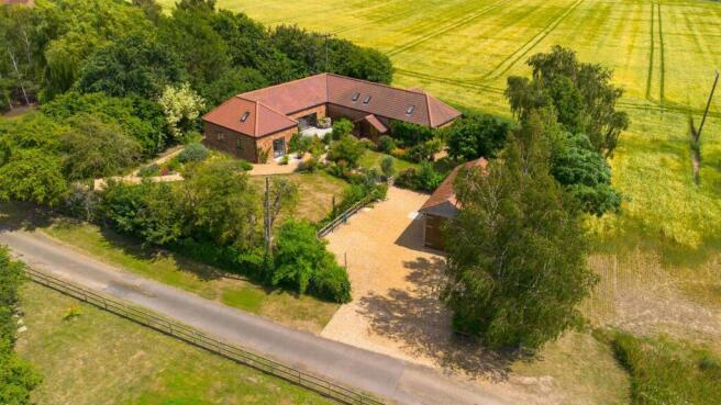 5 bed property, in Sandy Lane, £825,000