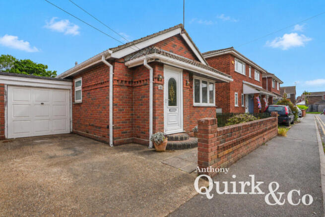 1 bed property, in Waalwyk Drive, £260,000