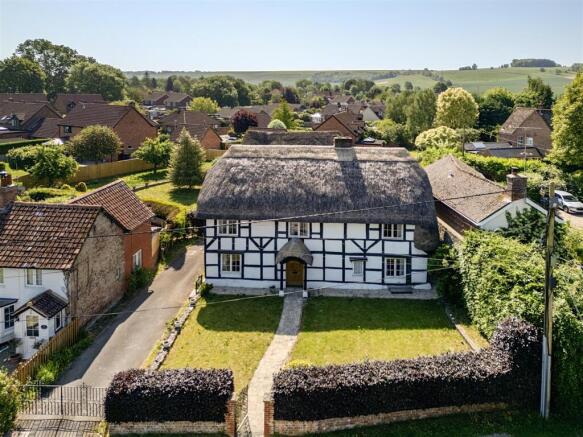 5 bed property, in West End Farmhouse, £725,000