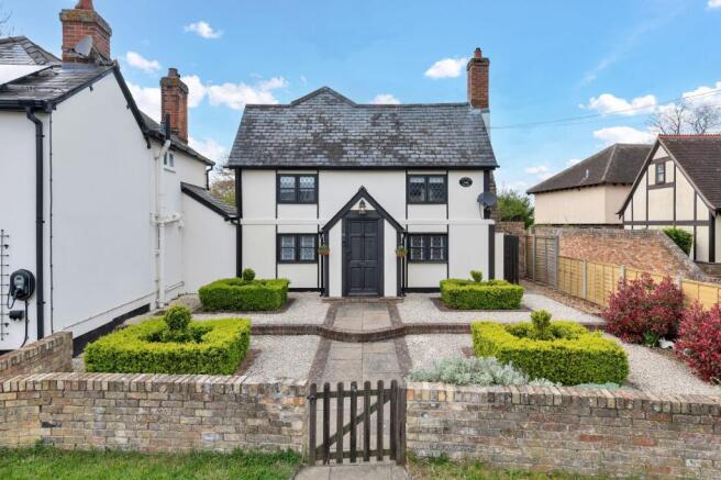 4 bed property, in High Street, £675,000