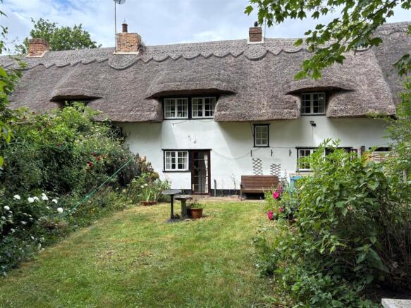 4 bed property, in Home Close, £350,000