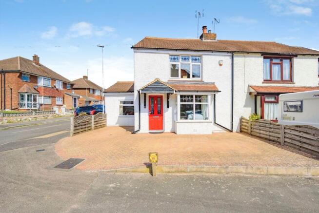 2 bed property, in Moat Lane, £300,000