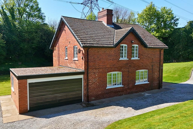 4 bed property, in Sleephill Lane, £550,000