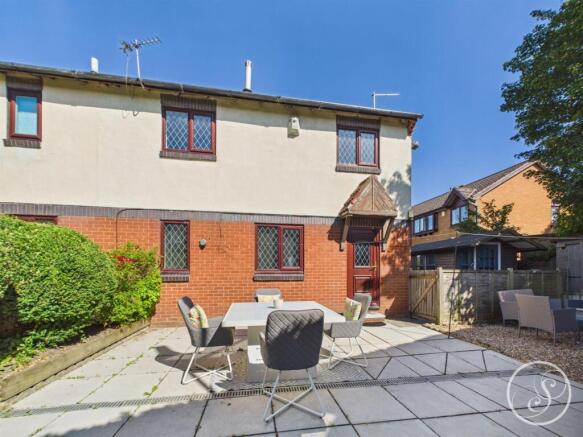 2 bed property, in Birchfields Rise, £225,000
