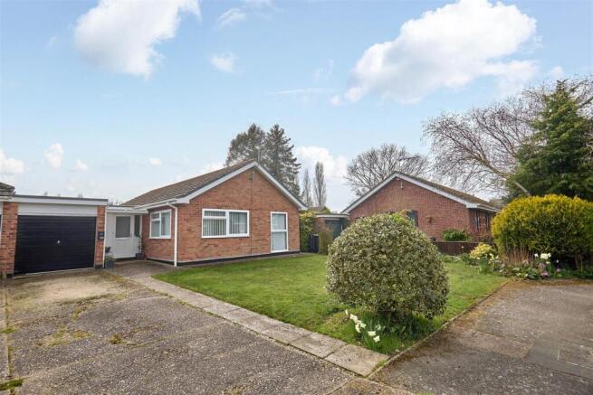3 bed property, in Woodfields, £375,000